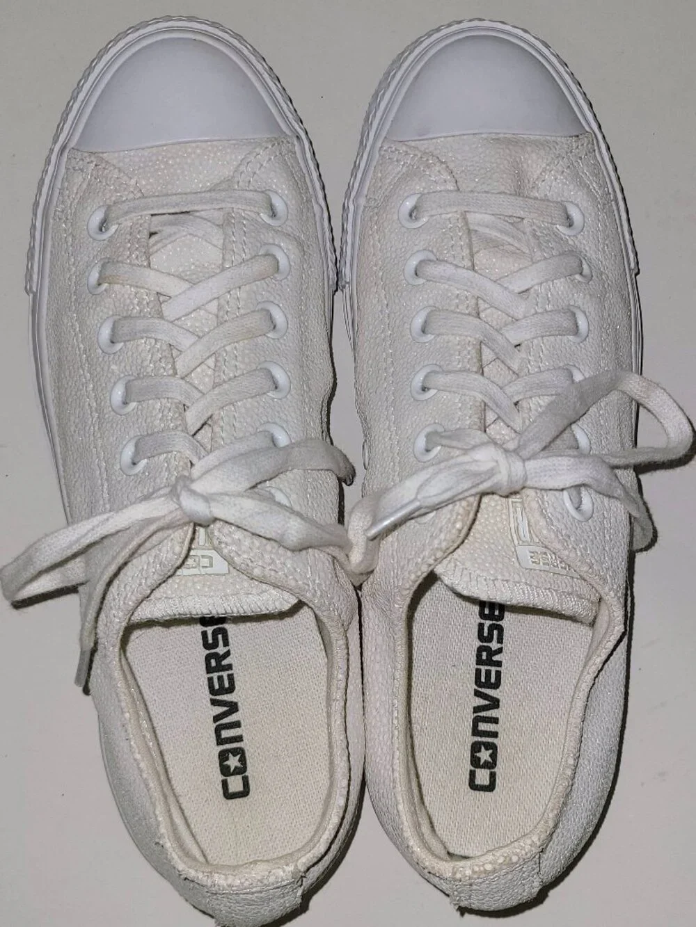 CONVERSE Chuck Taylor All Star Ivory Leather Stingray Sneakers, Size 8